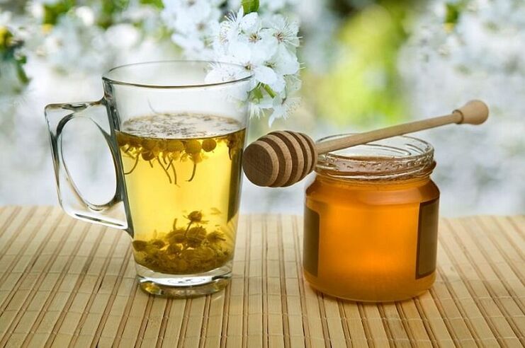 Decoction of chamomile with honey for parasites